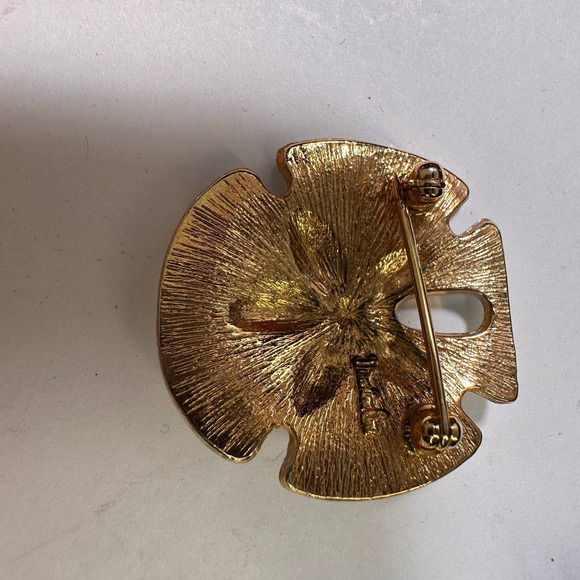 Vintage Direction One Goldtone and White Enamel Sand Dollar Brooch 1.25" - Picture 4 of 6